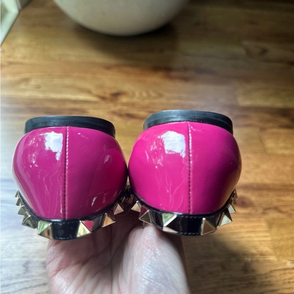 Valentino Garavani Rock-stud Fuchsia/Black Flats Size 36.5 - Picture 6 of 6